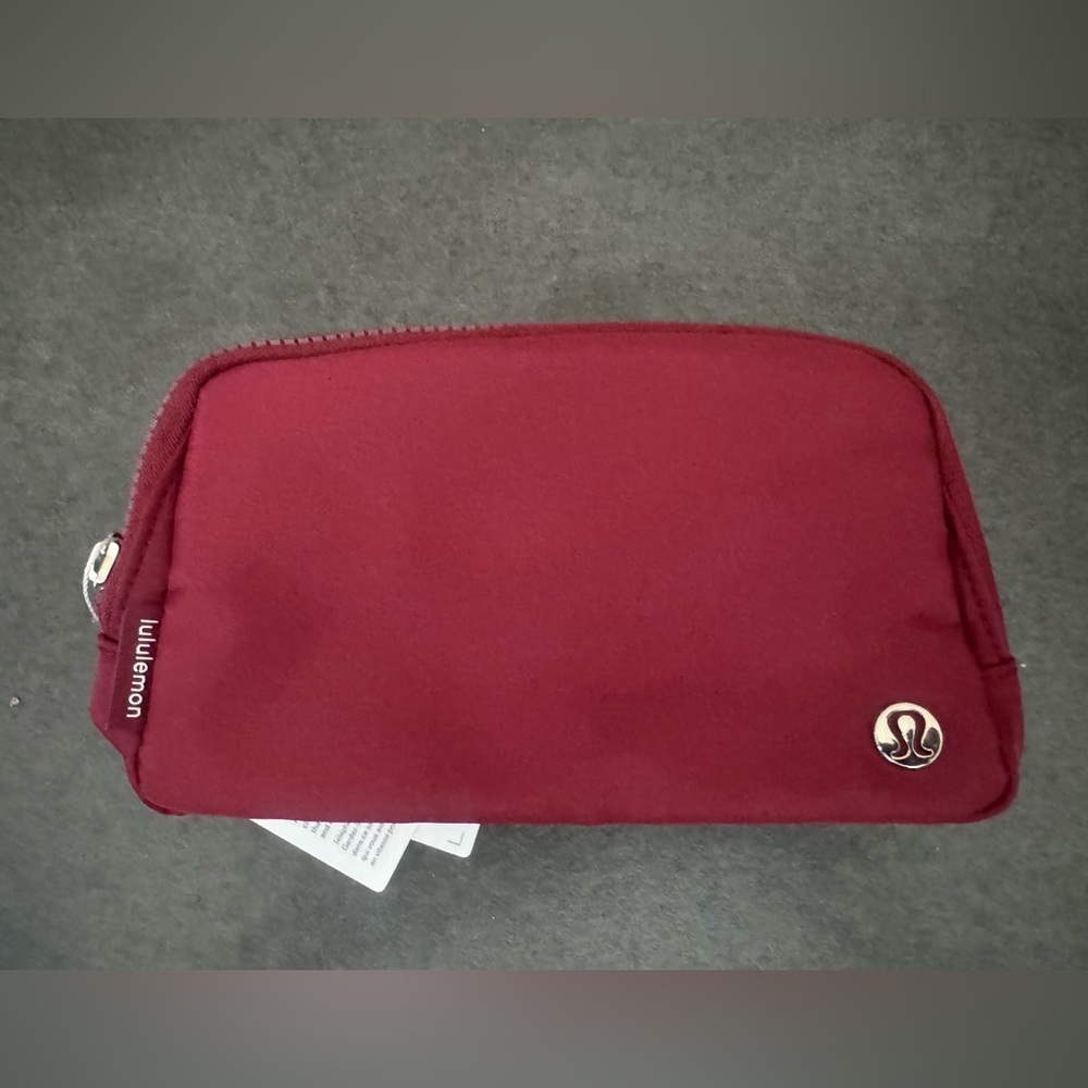 Lululemon everywhere, belt bag